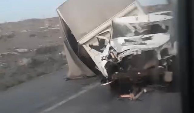 Kontrolden çıkan kamyon refüje çarptı: 1 yaralı