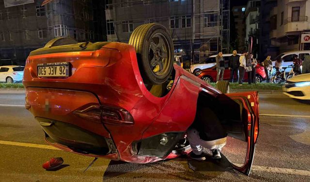 Makas atarak iki araca çarpan sürücü takla attı: 1 yaralı