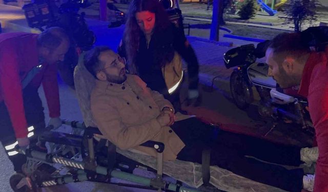 Parkta otururken tanımadığı şahıs tarafından bıçaklandı