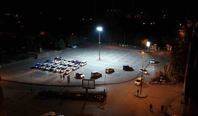 Polis ve jandarmadan eş zamanlı 'şafak' operasyonu: Çok sayıda firari hükümlü yakandı