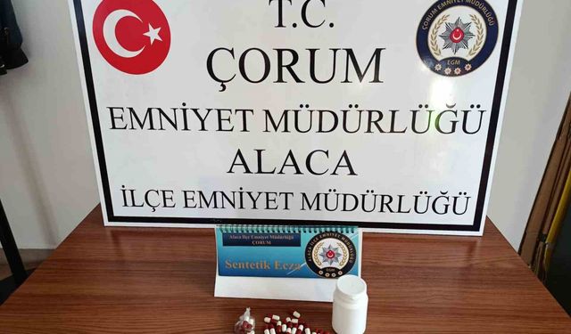 Polisin durdurduğu araçtan sentetik ecza hapı çıktı: 1 gözaltı