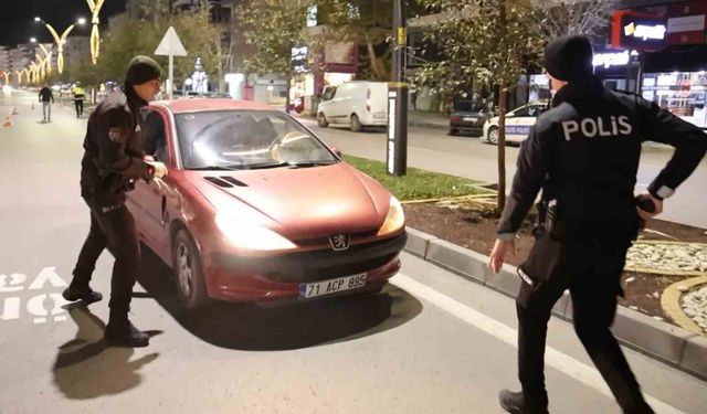 Polisten kaçmak isteyen 15 yaşındaki sürücü böyle yakalandı