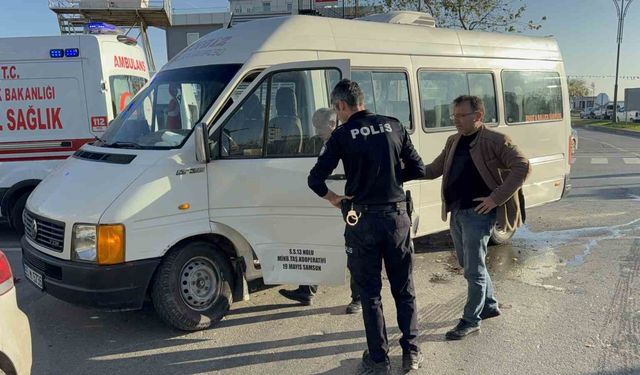 Samsun'da minibüs ile otomobil çarpıştı: 1 yaralı