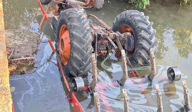 Samsun'da traktör sulama kanalına devrildi