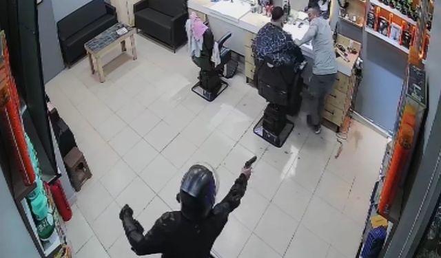 Sinop'ta berber dükkanına silahlı saldırı: O anlar kamerada