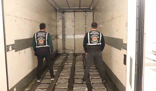 Ticaret Bakanlığı gümrükler muhafaza ekipleri, kasım ayının ilk haftasında toplam 1 ton 65 kilogram esrar yakaladı