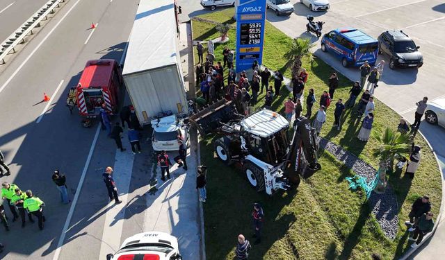 Tıra arkadan çarpan otomobilin sürücüsü hayatını kaybetti