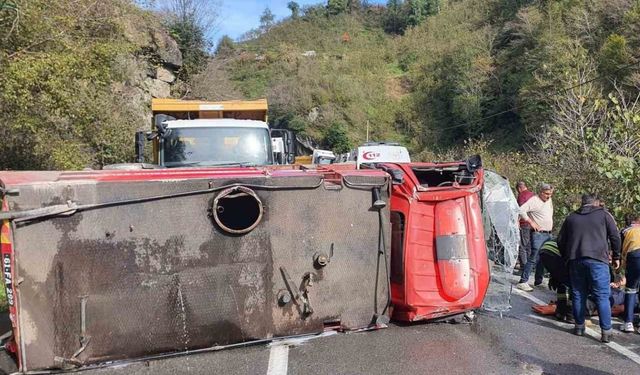 Trabzon’da yangına giden itfaiye aracı kaza yaptı: 2 yaralı