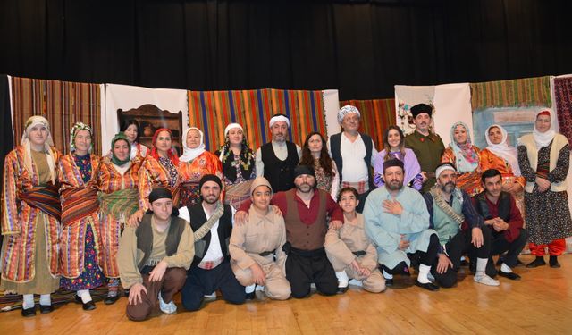 "Hey Onbeşli" Tiyatrosu, Çanakkale’nin Kahramanlıkla Dolu Tarihini Anlatıyor