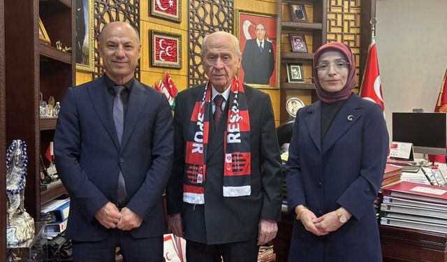 Başkan Ünal'dan Devlet Bahçeli'ye, Termalspor Atkısı Hediyesi