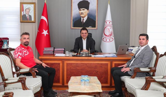 Milli Sporcu Serdar Saçtı, Vali Köklü'ye Hem Davet Etti Hem de Rekorları Anlattı