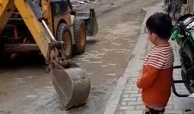 Tokat'ta Kalpleri Eriten İş Makinesi Operatörü