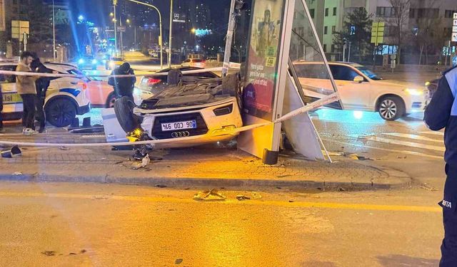 Ankara'da araçla motosiklet çarpıştı: 4 yaralı