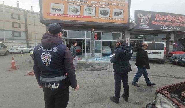 Aracın LPG tankı patladı: 3 yaralı