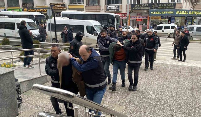 Aracını satmak isteyen vatandaşları milyonlarca lira dolandıran şebekeye 5 ilde operasyon: 14 gözaltı
