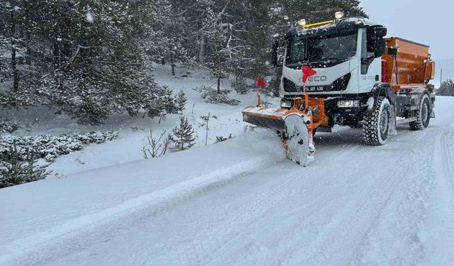 Bolu'da 486 köy yolundan 263'ü ulaşıma kapandı: 'Zorunlu olmadıkça trafiğe çıkmayalım'