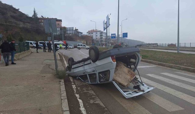 Çorum'da hafif ticari araç ile otomobil çapıştı: 1 yaralı