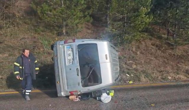 Devrilen hafif ticari aracın sürücüsü yaralandı