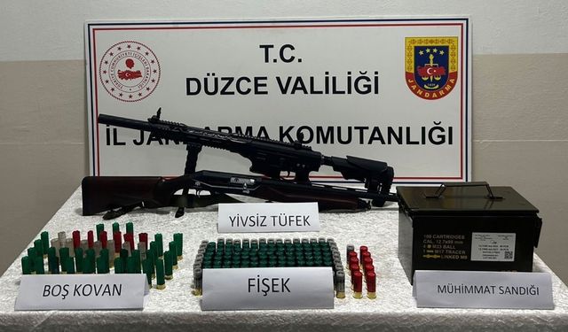 Düzce'de evinin bahçesinde havaya ateş eden 2 kişi yakalandı