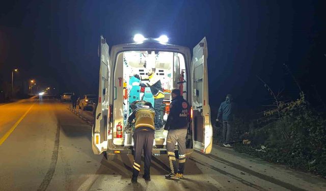 Düzce'de minibüs ile otomobil çarpıştı 3 kişi yaralandı