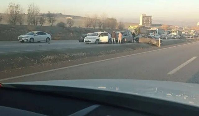 Elmadağ'da zincirleme kaza: 4 yaralı
