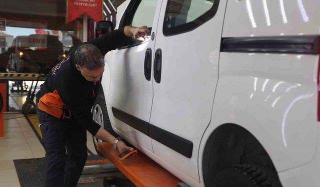 Hava yastıkları silikonlu, 11 değişik parçayla toplanan otomobil pes dedirtti