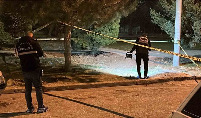 Husumetli iki grup arasında çıkan kavga kanlı bitti: 2 yaralı