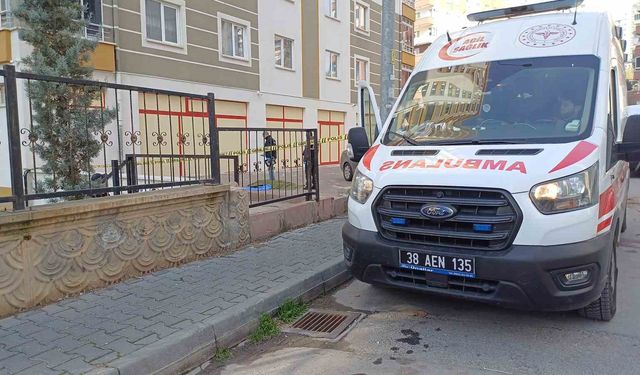Kayseri'de 8. kattan düşen kadın öldü
