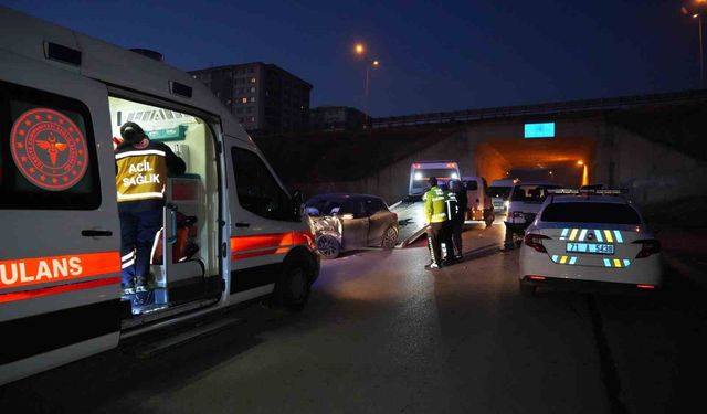 Kırıkkale'de minibüs ile otomobil kafa kafaya çarpıştı: 2 yaralı