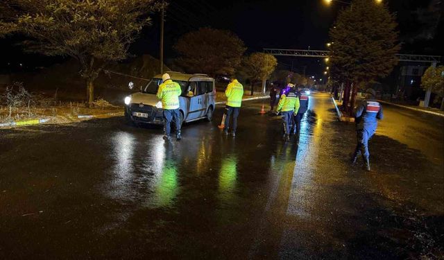 Nevşehir'de asayiş uygulaması: Bin 465 şahıs kontrol edildi