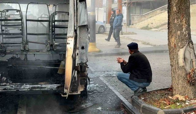 Okul servisi küle döndü, sürücüsü çaresizce izledi