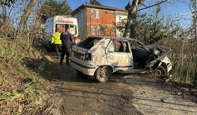 Ordu'da otomobil fındık bahçesine devrildi: Anne ve kızı yaralandı