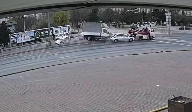 Ortalığın savaş alanına döndüğü kaza kamerada