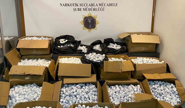 Samsun'da peş peşe giden 3 araçtan 350 bin uyuşturucu hap ele geçirildi