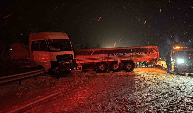 TEM'in Bolu geçişinde ortalık savaş alanına döndü: 7 araç birbirine çarptı