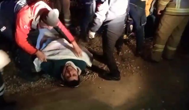 Uçuruma yuvarlanan motosikletliyi ekipler kurtardı