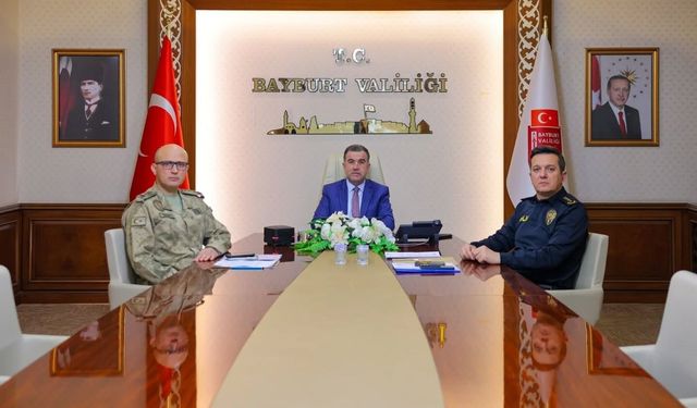 Vali Eldivan, İçişleri Bakanı Yerlikaya başkanlığındaki yeni yıl tedbirleri toplantısına katıldı