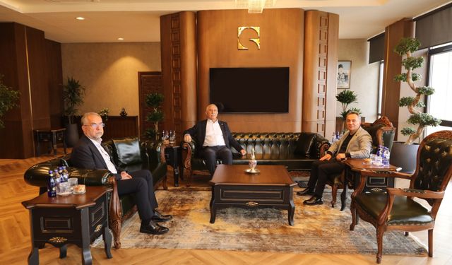 CHP'li Durmaz ve Zile Belediye Başkanı Sargın, Rektör Yılmaz'ı Ziyaret Etti