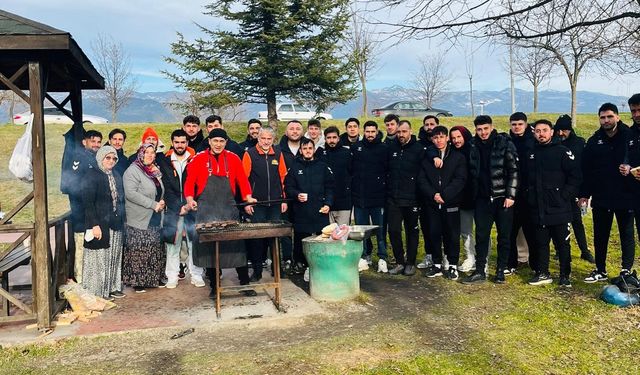 Erbaaspor’da Galibiyet Sevinci Sucuk Ekmekle Taçlandı