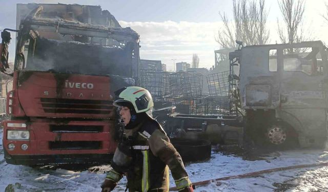 Ankara'da yediemin otoparkındaki tır yangını kontrol altına alındı