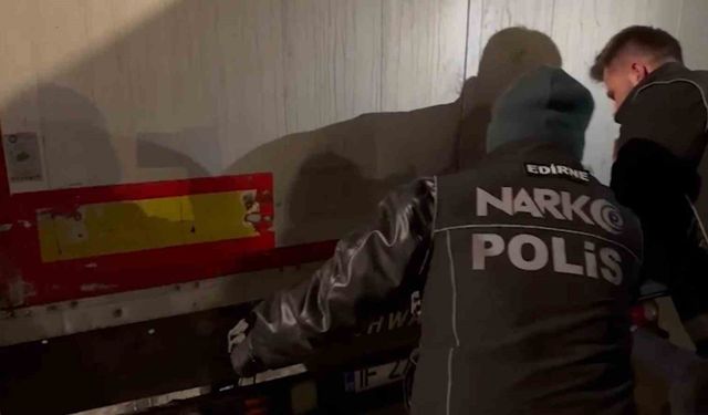 Bakan Yerlikaya: '220,7 kilogram kokain ve 69 kilogram skunk ele geçirildi'