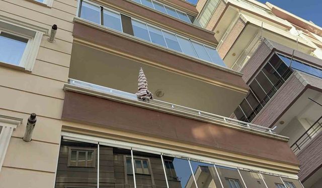 Balkondan düşen yaşlı kadın hayatını kaybetti
