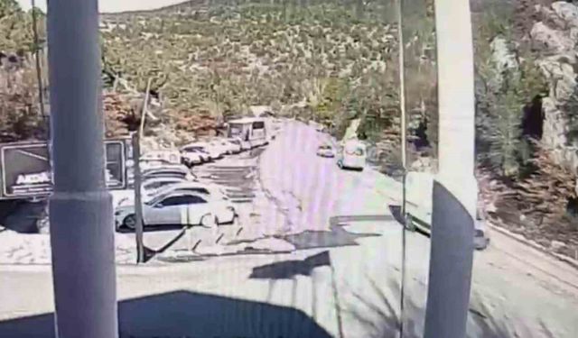 Beyşehir'de bir anlık kontrol kaybı can aldı kaza anı kamerada