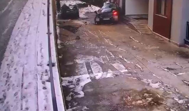 Buzlanan yolda kontrolden çıkan cip sitenin bahçesine uçtu