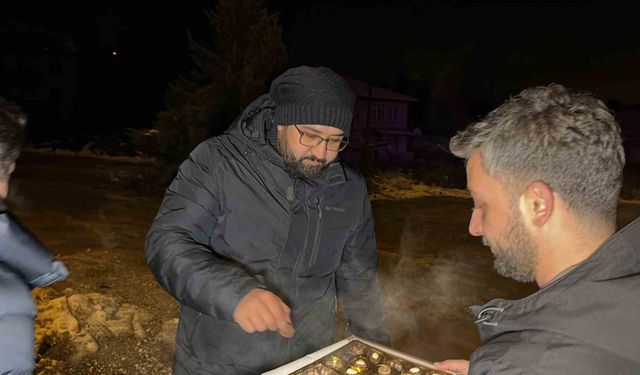 Gazetecilerden polislere yeni yıl sürprizi