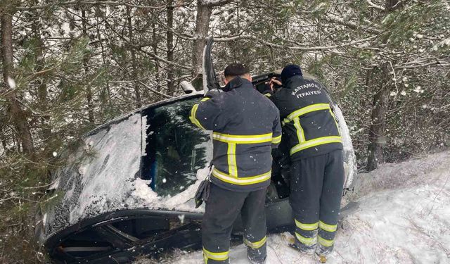 Kastamonu'da otomobil şarampole yuvarlandı: 2 yaralı