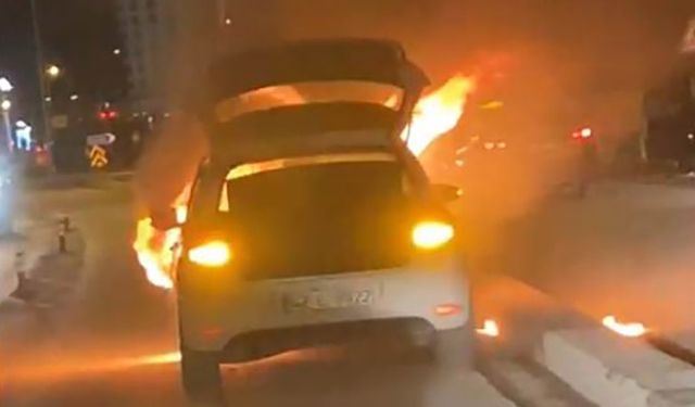 Konya'da seyir halindeki otomobil alev aldı