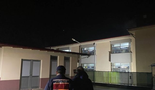 Rize'de 2 ayrı olayda aranan 2 kişi yakalanarak cezaevine gönderildi