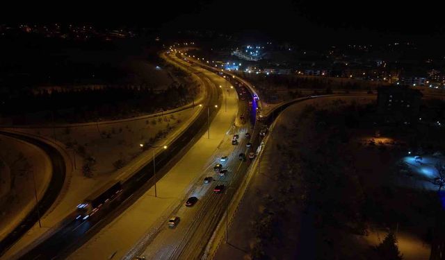 TEM Otoyolu'nun Bolu geçişi 7 saat sonra ulaşıma açıldı