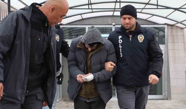 Üvey babasını bıçakla ağır yaralayan şahıs tutuklandı